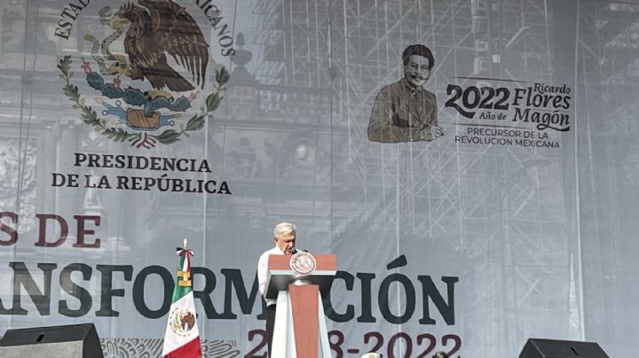 AMLO festeja cuatro años de la 4T en el Zócalo de la CDMX y agradece presencia de jóvenes