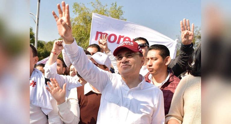 El gobernador Alfonso Durazo fue a la marcha de AMLO. Foto: Internet