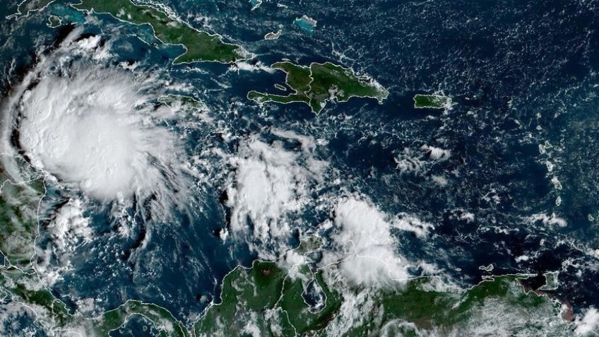 Conagua: Huracán 'Lisa' se degrada a Tormenta Tropical; esta entidad suspende clases por lluvias