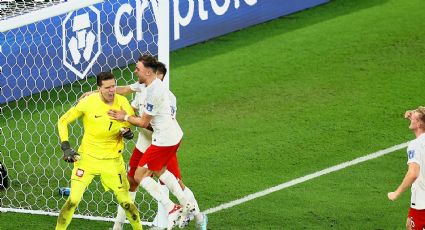 VIDEO: Polonia cae contra Argentina, pero celebra el pase a octavos de final en el campo