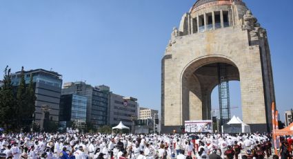 Clase masiva de artes marciales en el Monumento a la Revolución reúne a tres mil personas