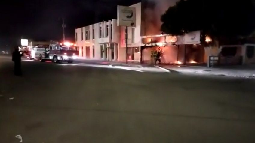 Voraz incendio en el Centro de Ciudad Obregón moviliza a los Bomberos: Negocio arde en llamas