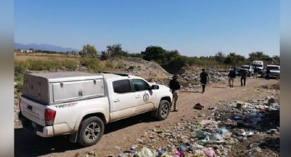 A la orilla de un sembradío de tomate, localizan el cadáver de un hombre; fue torturado