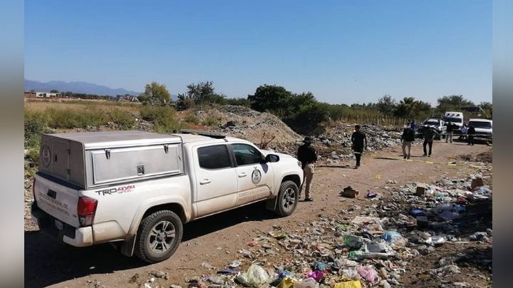 A la orilla de un sembradío de tomate, localizan el cadáver de un hombre; fue torturado
