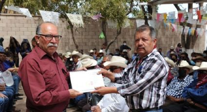 IEE Sonora entrega constancia al regidor étnico de Navojoa, Juan Guillermo Poqui Rábado