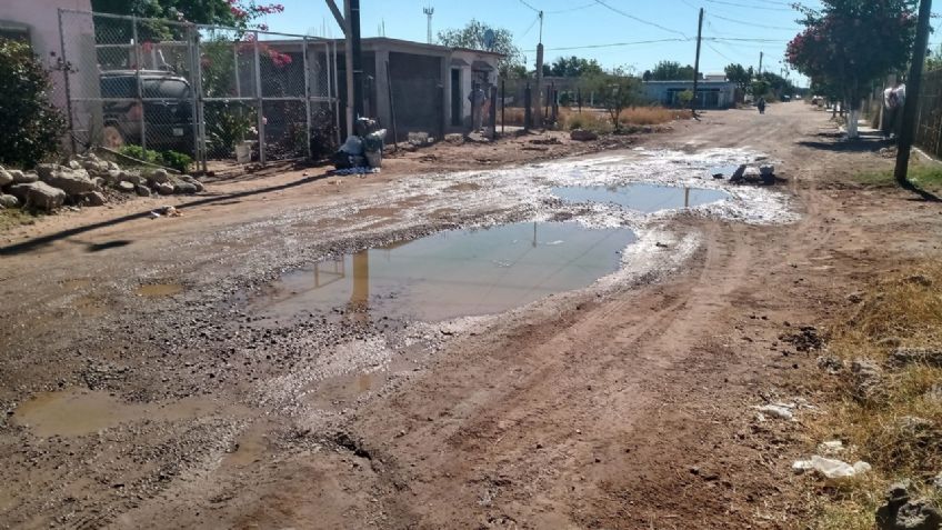 Luce colonia llena de 'charcos' de aguas negras en Empalme; piden vecinos atención de la CEA