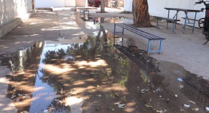 Continúa drenaje colapsado al interior de escuela primaria en Ciudad Obregón