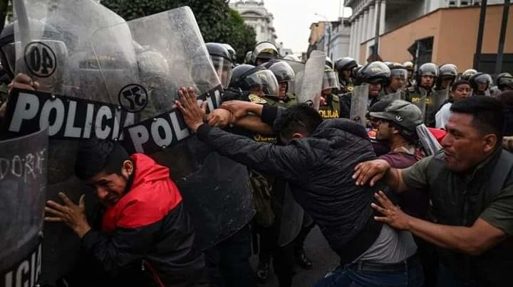 Crisis en Perú: Van 7 muertos en protestas a favor de Pedro Castillo; piden renuncia de Boluarte