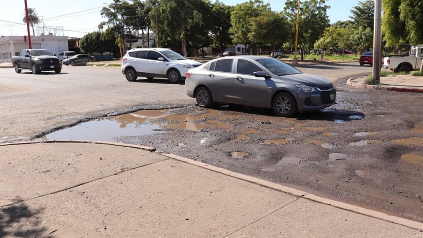 Ciudad Obregón: Vecinos de la Campestre reportan daño en vialidades por presencia de aguas residuales