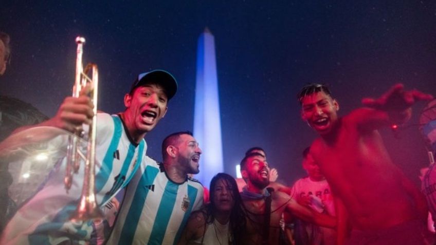 Policía en Argentina merma festejo de aficionados en Buenos Aires; reportan uso de gas lacrimógeno