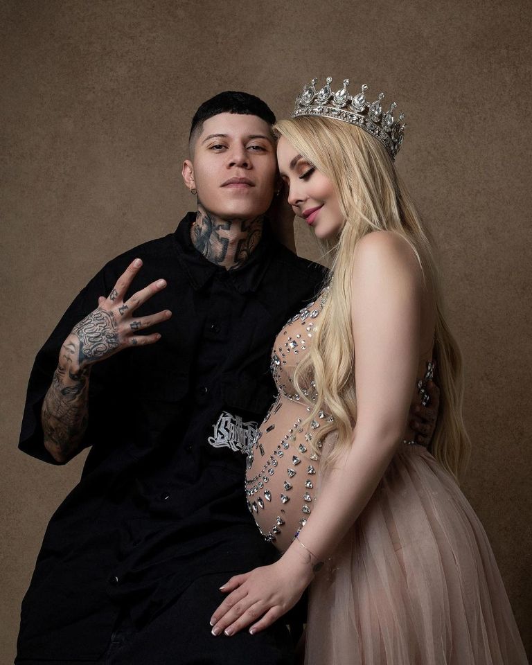 Santa Fe Klan y Maya Nazor 