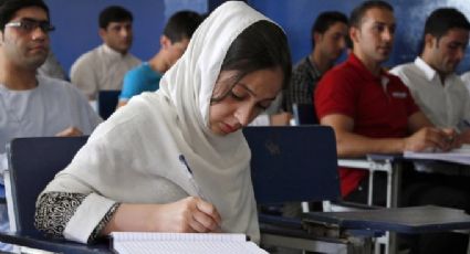 Talibanes dan otro 'golpe a las mujeres': Prohiben clases universitarias; así protestan los hombres