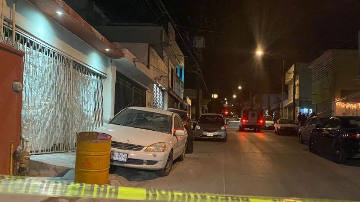 Motosicarios le arrebatan la vida a un individuo arriba de su vehículo en Nuevo León