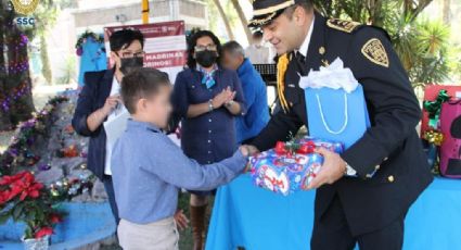 Con regalos Policías de la CDMX alegran la Navidad de cientos de niños