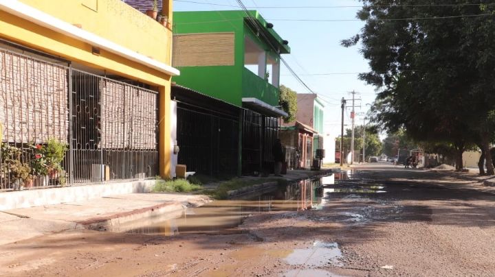 Ciudad Obregón: Residentes de la Miravalle denuncian fugas de agua