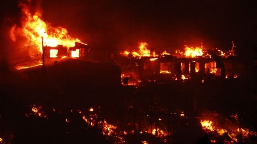 Terror en Chile: Incendio forestal arrasa con casas en Viña del Mar; siguen sin controlarlo