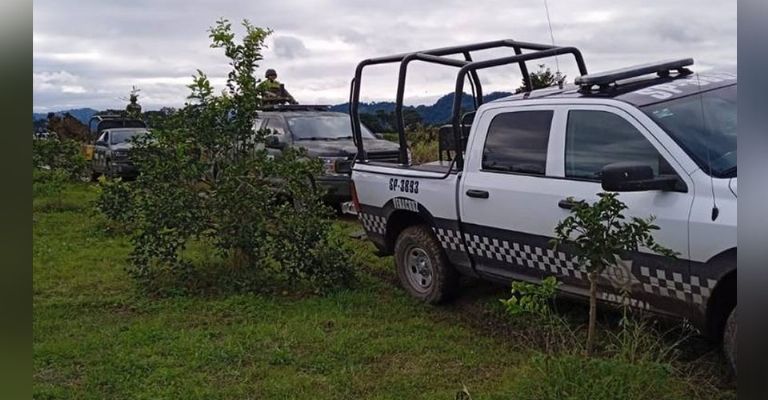 Autoridades llegan al sitio del crimen