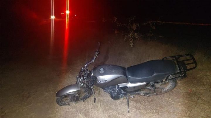 Motociclista pierde la vida al impactarse contra un burro en carretera de Navojoa