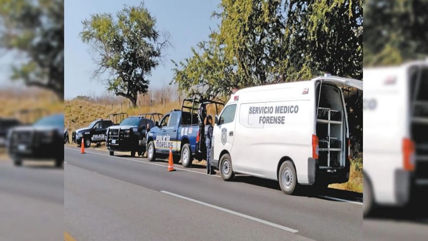 Localizan el cadáver maniatado de un hombre a la orilla de la autopista; tenía 4 impactos de bala