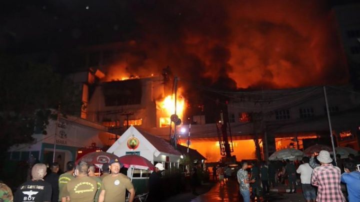 Lamentable: Incendio consume edificio en Camboya; mueren 19 personas y 30 salen heridas
