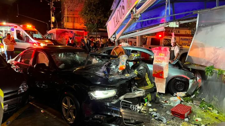 Conductor pierde el control y choca contra un puesto de tacos en CDMX; saldo es de 9 lesionados