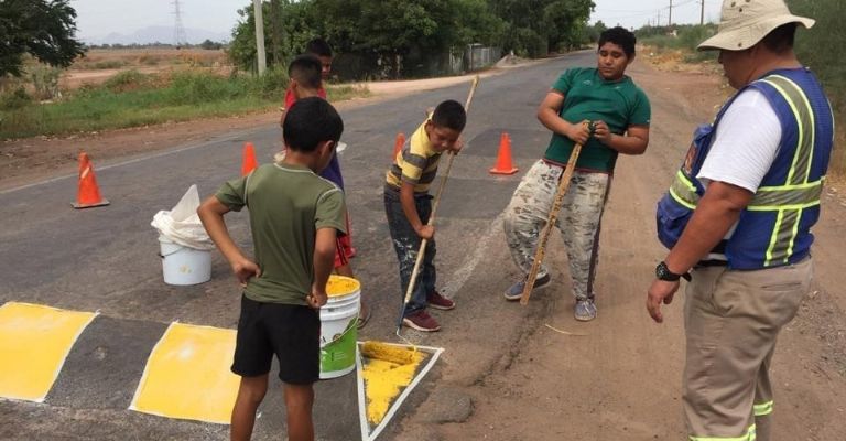 César Alberto Campos ‘El Komander’ realiza labor altruista creando conciencia vial