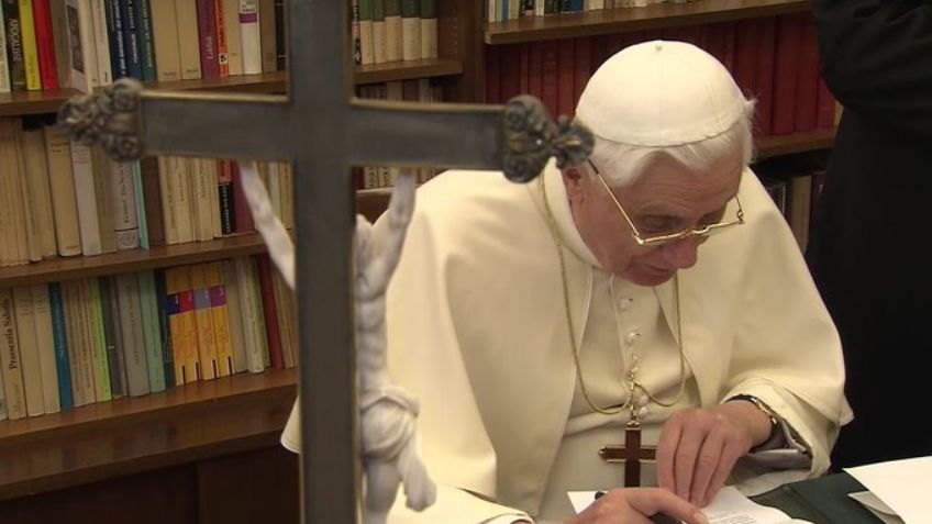 Estable pero grave: Salud de Benedicto XVI no muestra cambios; ofició misa este día