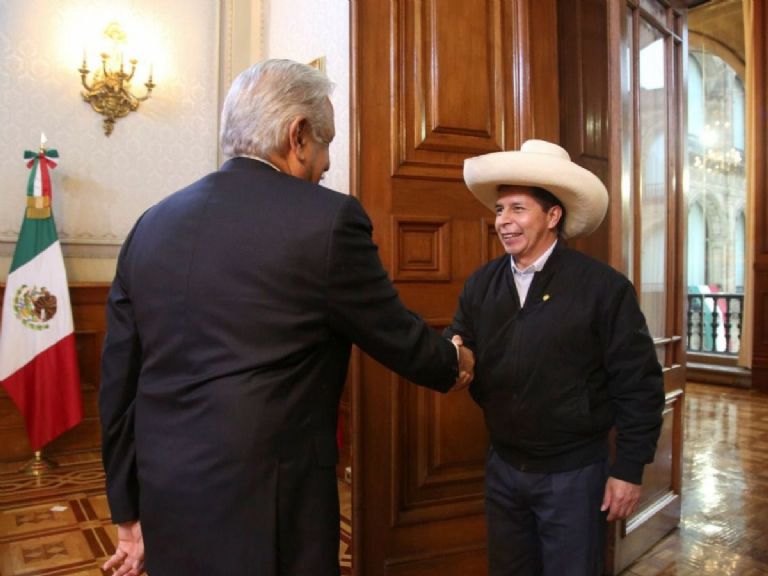 AMLO se solidarizó con Pedro Castillo, expresidente de Perú. Foto: Internet
