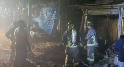 FOTOS: Voraz incendio en el Mercado de Jamaica causa pánico y moviliza a los Bomberos