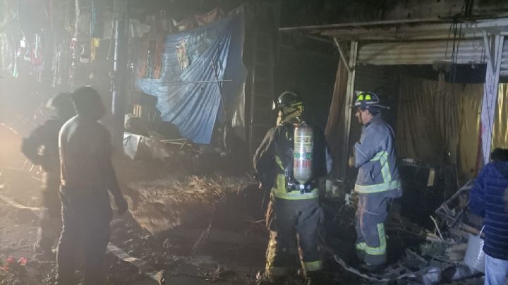 FOTOS: Voraz incendio en el Mercado de Jamaica causa pánico y moviliza a los Bomberos