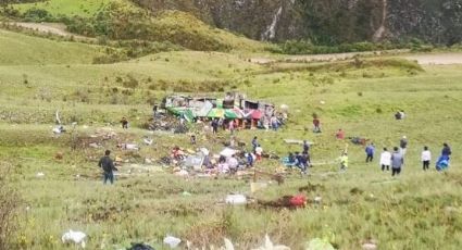 Perú: Autobús de pasajeros se descarrila y cae al abismo; reportan 20 víctimas mortales