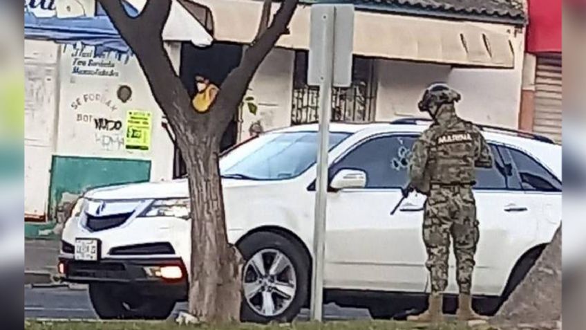 Por confusión, sicarios asesinan a balazos a un menor que iba en un automóvil