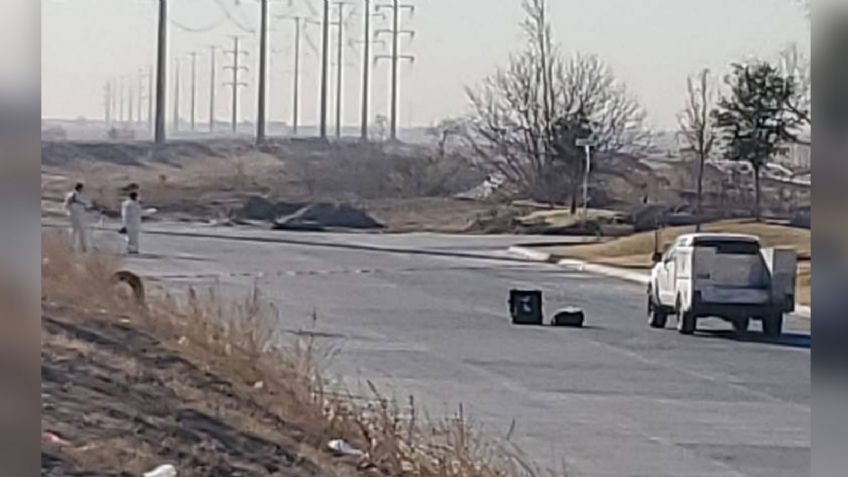 Ciudad Juárez: En la entrada de un fraccionamiento exclusivo, localizan cuerpo 'encobijado' de una mujer