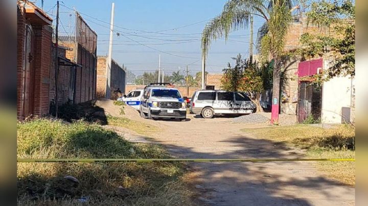 Hombre es encontrado muerto por calles de Jalisco; fue apuñalado y cubierto con una sábana