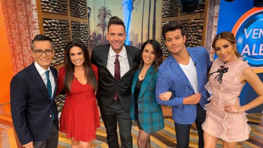 Conductor de 'VLA' impacta a TV Azteca tras publicar FOTO con su esposa ¡desde la cama!