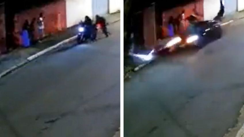 VIDEO: Auto justiciero choca a gran velocidad contra dos ladrones en motocicleta