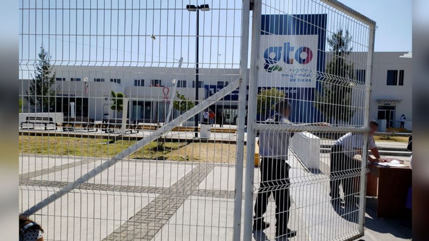 Mujer muere por asfixia y la abandonan en un local de uñas en Guanajuato