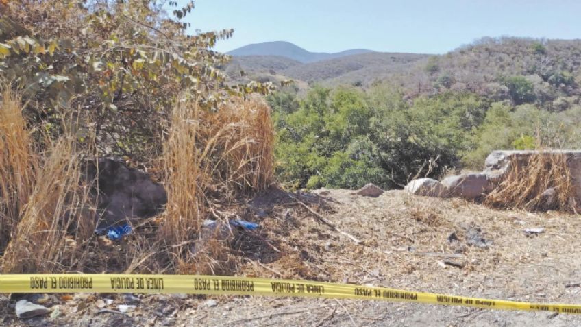 Dos hombres son localizados a la orilla de un libramiento; tenían huellas de violencia