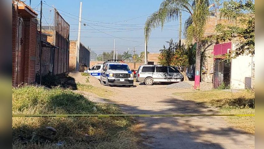 Hombre es encontrado muerto por calles de Jalisco; fue apuñalado y cubierto con una sábana