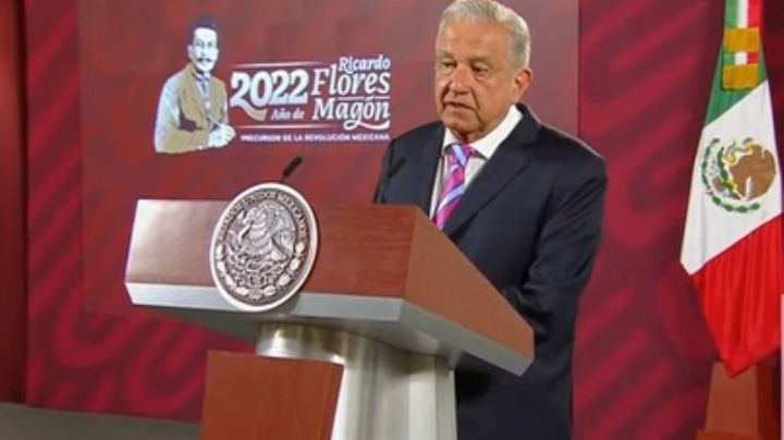 Previo a gira por la frontera de México con EU, AMLO visita el Aeropuerto de Santa Lucía