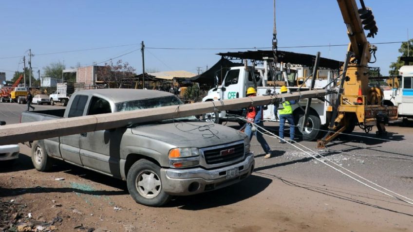 Ciudad Obregón: Colapso de postes de luz deja afectaciones en colonia Valle Verde