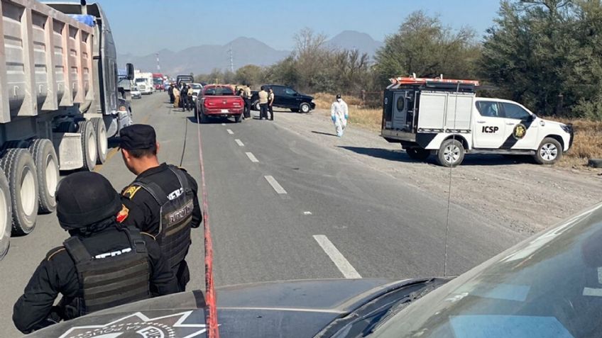 Abandonan cinco cuerpos en carretera rumbo a Monclova; uno no tenía cabeza