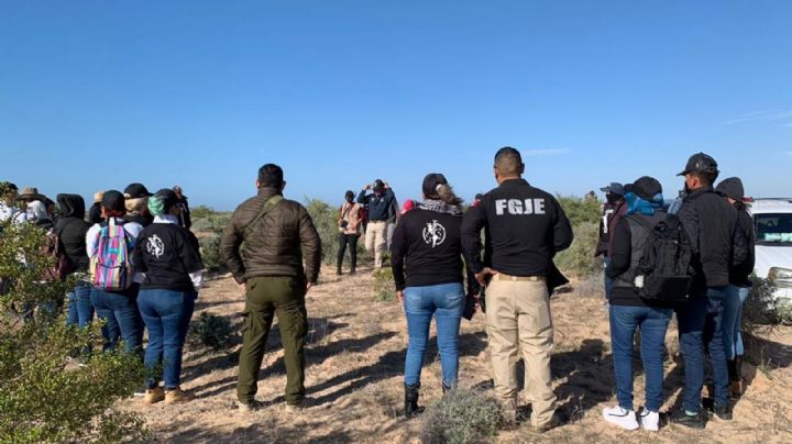 Brigada internacional de búsqueda localiza restos óseos de fosa en Puerto Peñasco