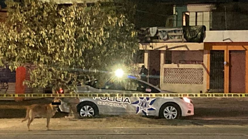 Sicarios privan de la vida a 3 personas al exterior de un domicilio; entre las víctimas había una mujer