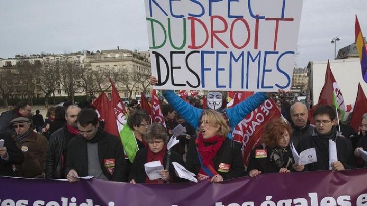 Francia extiende tiempo para práctica de aborto legal; será hasta la semana 14