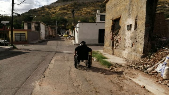 Calles de Hermosillo no ofrecen condiciones seguras para los peatones ni personas con discapacidad