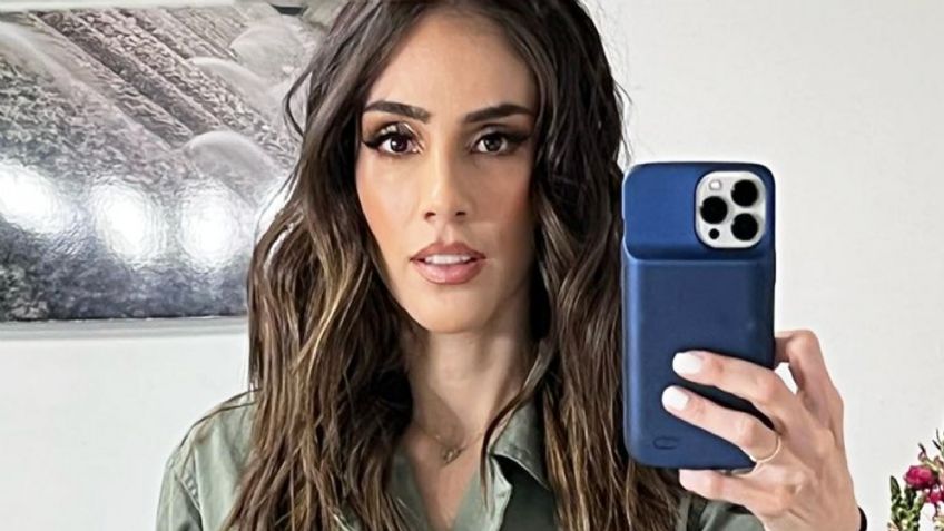 Sandra Echeverría prende fuego a Televisa al posar con mini bañador rosa en la playa