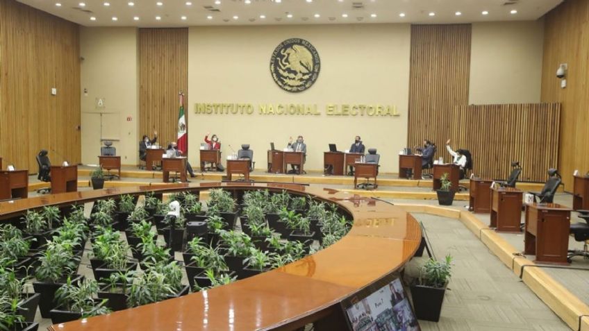 INE avala convocatoria para revocación de mandato, pero con "limitaciones presupuestales"