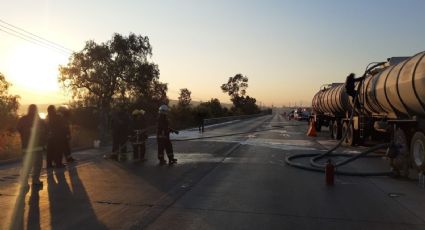 ¡Precaución! Volcadura moviliza autoridades y provoca cierre de la autopista México-Querétaro