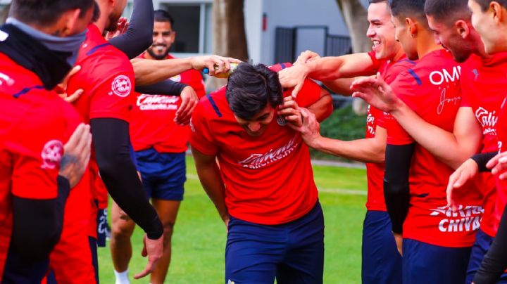 Macías: "Feliz de regresar a casa; con humildad, vengo a ganarme un puesto en Chivas"